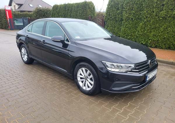 Volkswagen Passat cena 81500 przebieg: 37900, rok produkcji 2022 z Warszawa małe 667